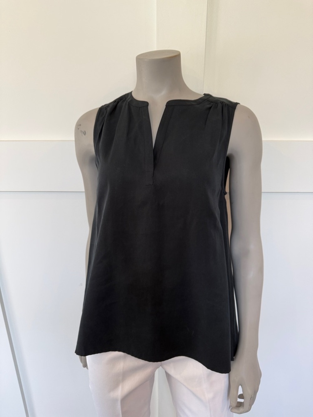 Vineyard Vines Black V-Neck Knit Top